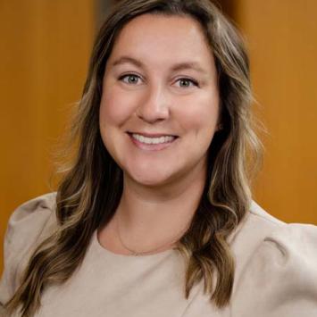 Andie Savoree Headshot